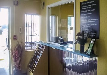 Lodge Econo Near I-95 *