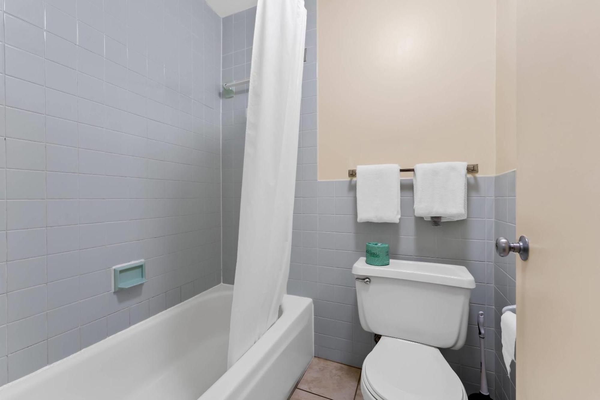 Lodge Econo Near I-95 Fredericksburg