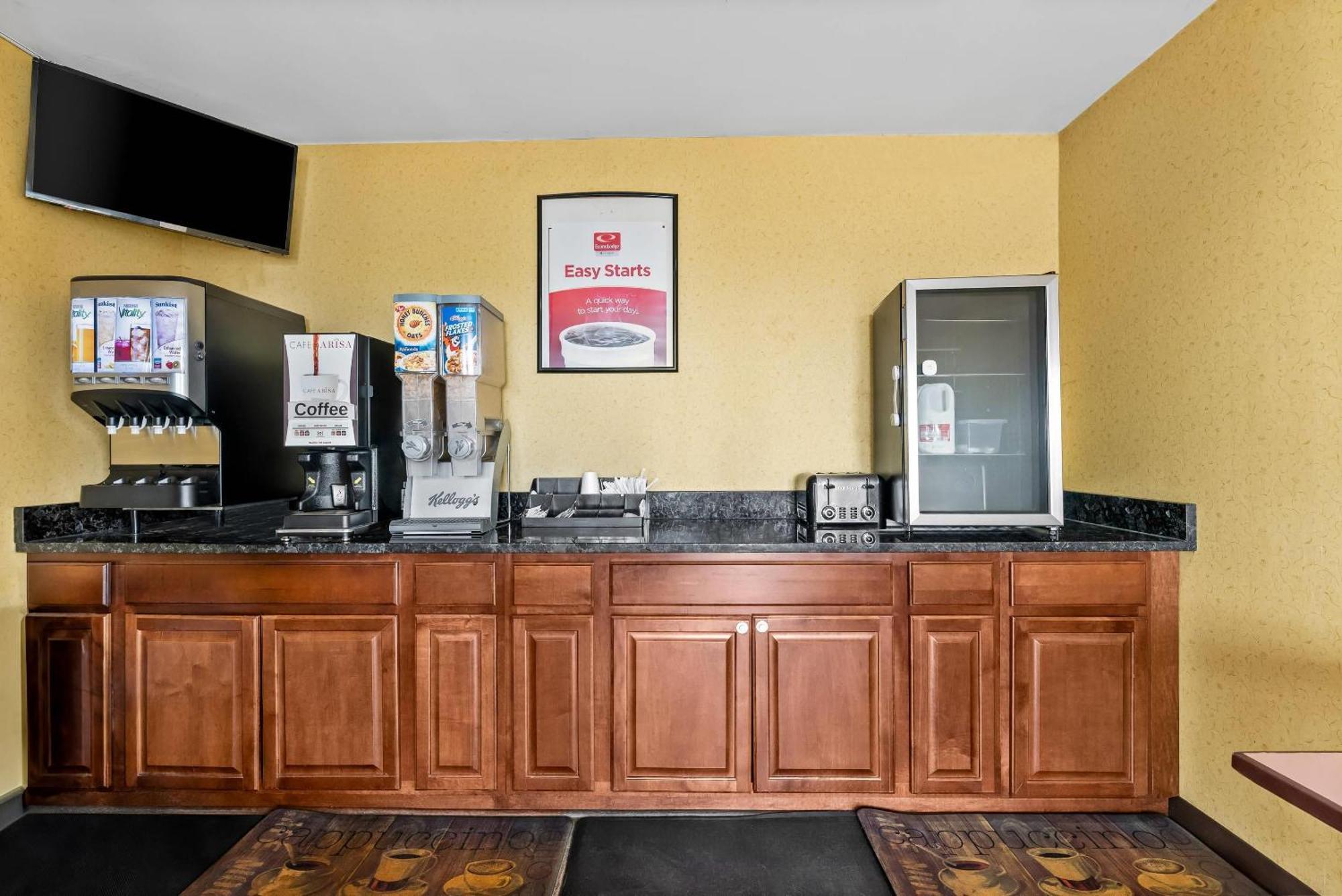 Lodge Econo Near I-95 *