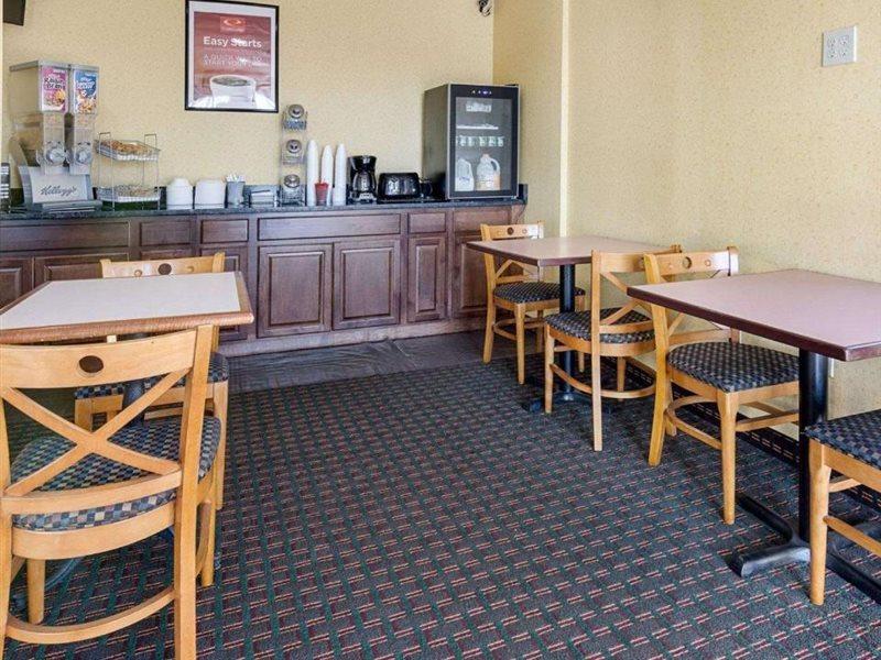 Lodge Econo Near I-95