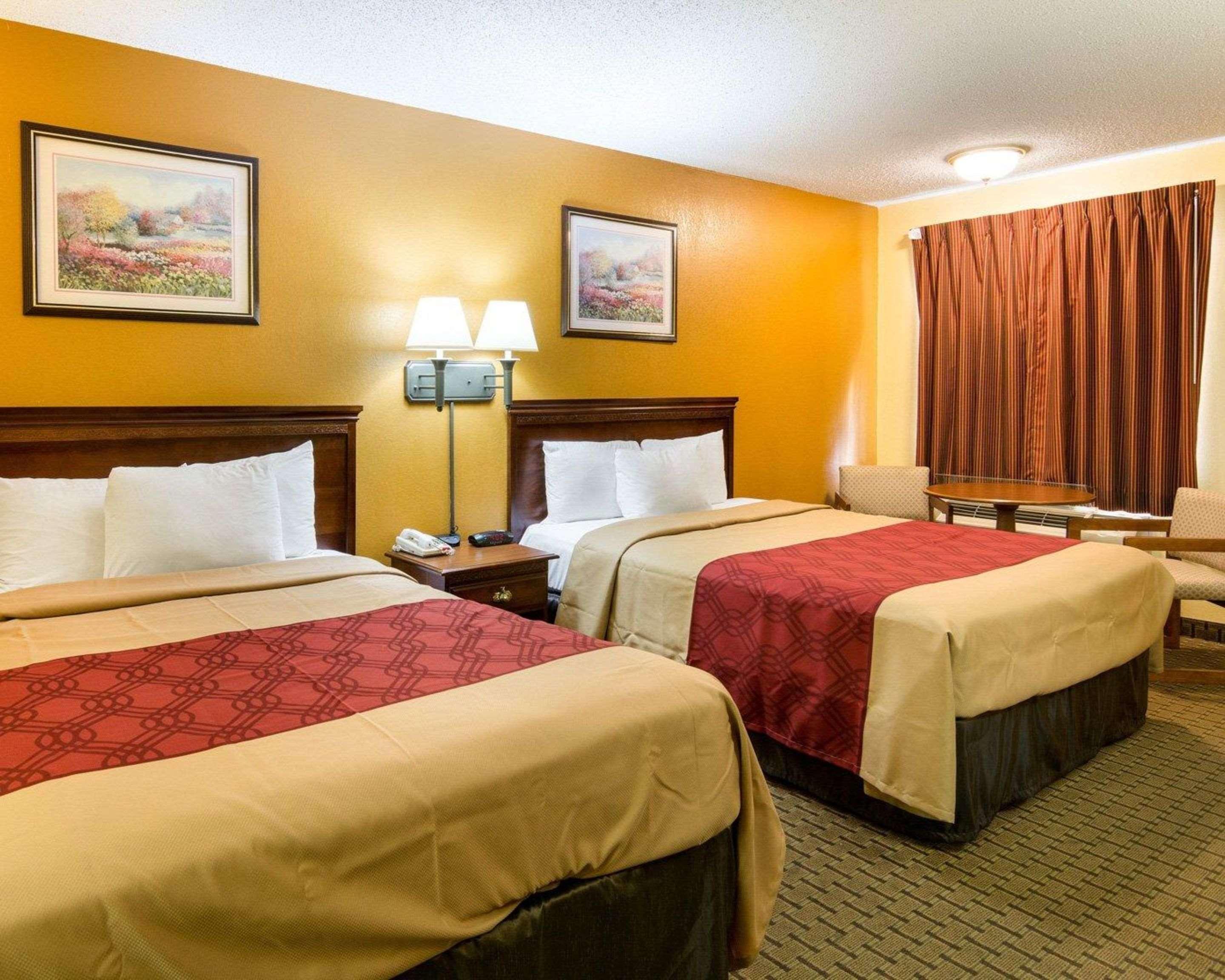 Lodge Econo Near I-95 *