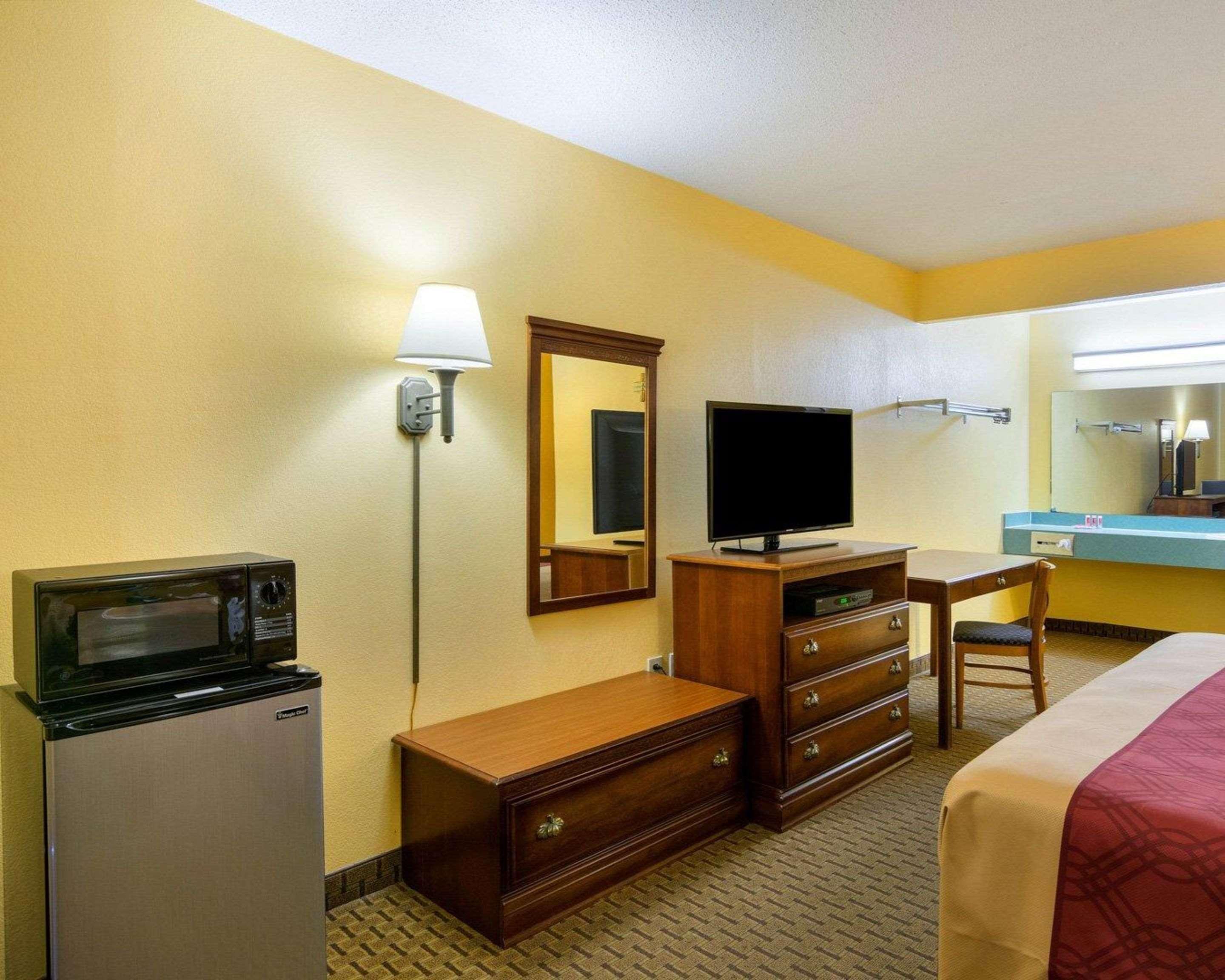 Lodge Econo Near I-95 Fredericksburg